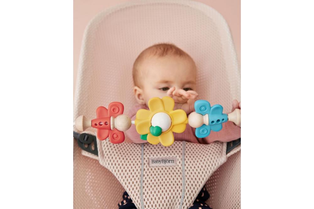 Balansoarul Baby Bjorn: miscarea naturala care sustine dezvoltarea