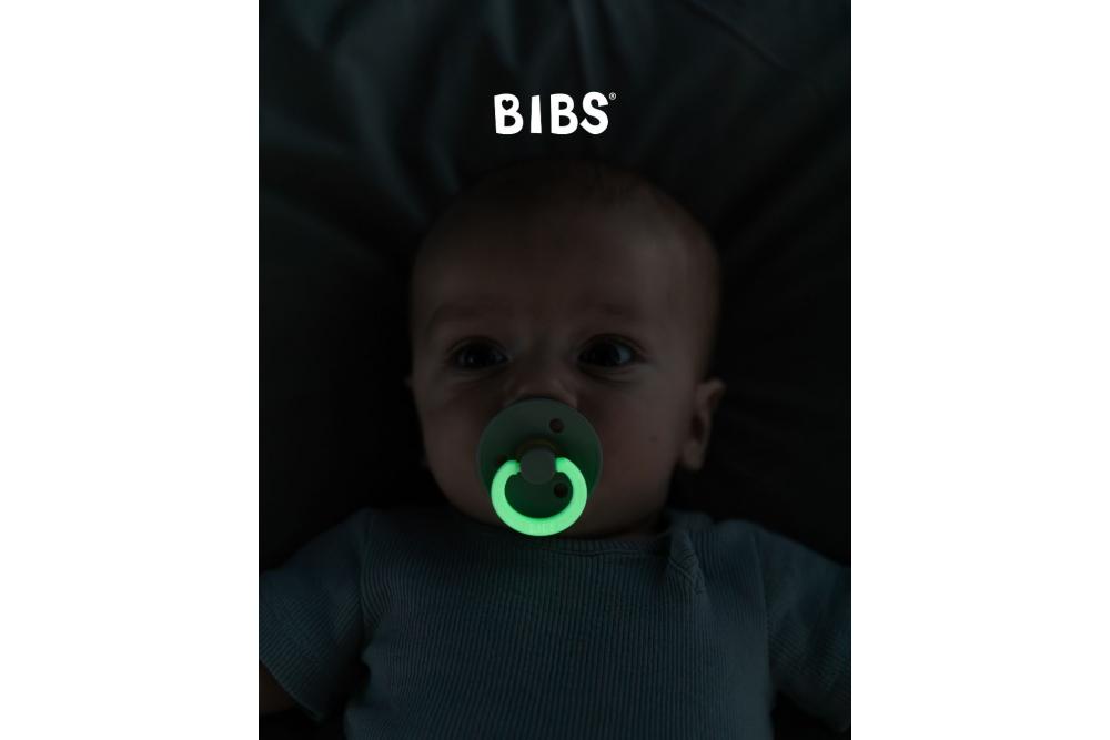 Suzetele Glow in the Dark: avantajul care conteaza noaptea