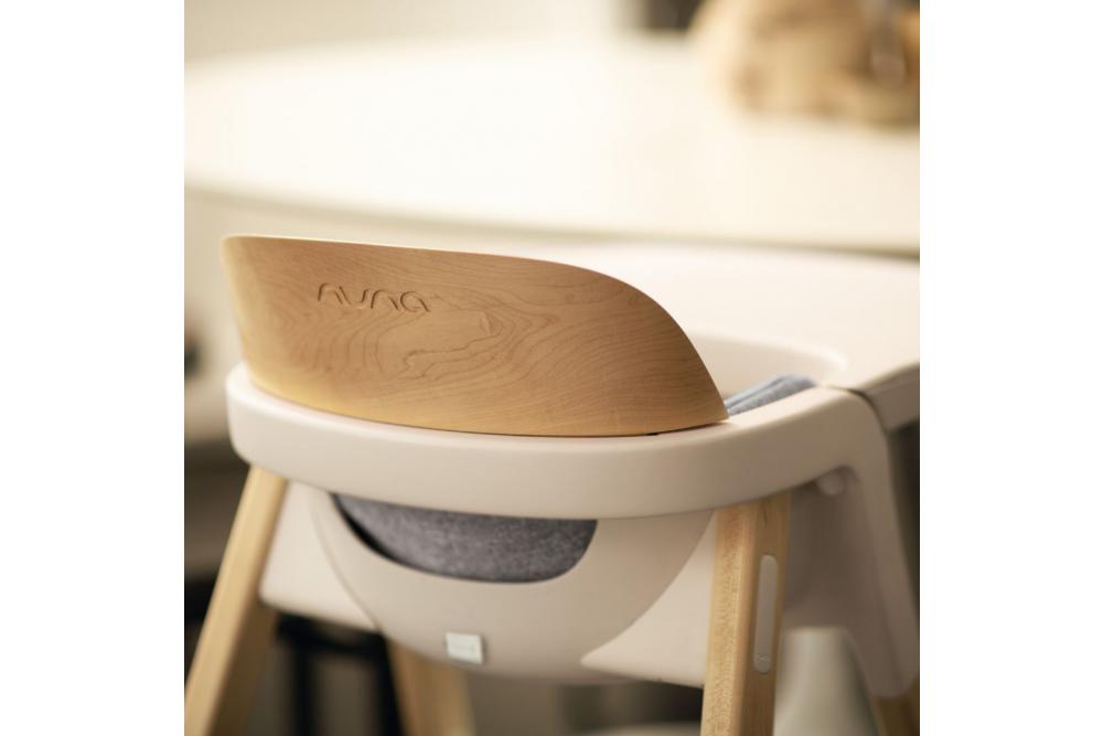 Lemn atent selectionat, design premiat: povestea scaunului de masa BRYN