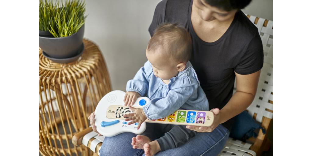 Chitara cu animalute Baby Einstein – joaca muzicala pentru dezvoltarea motricitatii fine