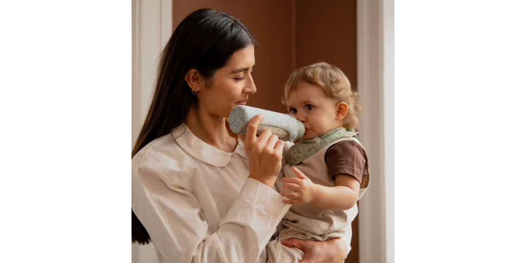 Dezvoltarea conexiunii cu bebelusul in timpul hranirii cu biberonul