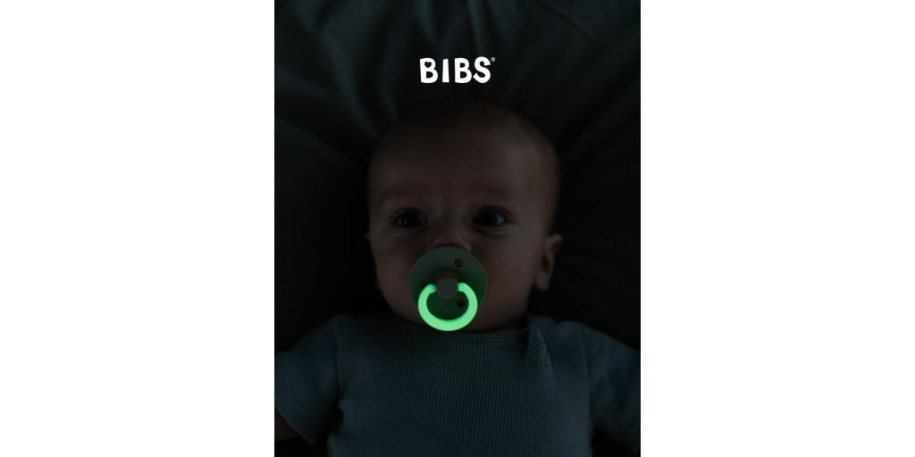 Suzetele Glow in the Dark: avantajul care conteaza noaptea