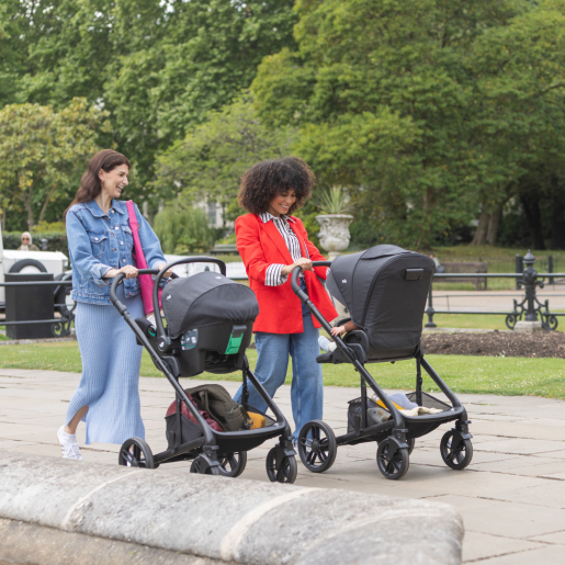 Joie - Carucior pentru copii multifunctional 3 in 1 Chrome 2 Raven  (Carucior Chrome 2 Raven + Landou Chrome Raven+ scoica i-Snug Raven)